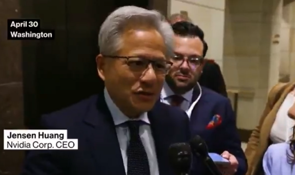 配资股票投资 英伟达CEO称中国在AI领域“并不落后”于美国，两国差距很小